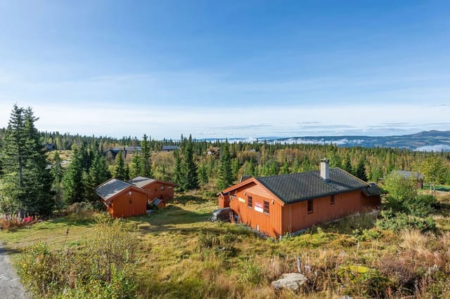 Welcome to Avlingsvegen 73! Peaceful living with nature as your closest neighbor and magnificent mountain views.