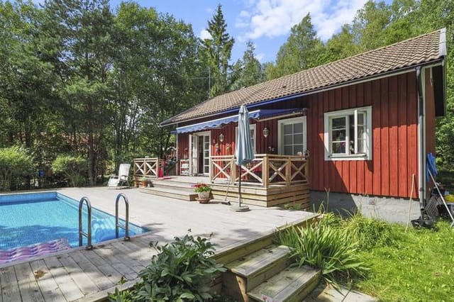 Exterior view of Blacksta Lövhyddan 4