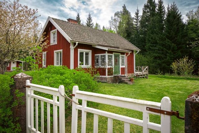 Front view of Stenåsen Cottage