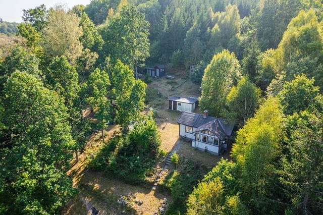 Cottage exterior view