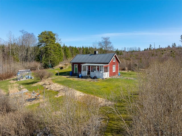 Front view of the cottage and garden