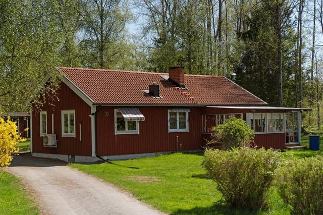 Exterior view of the house and garden