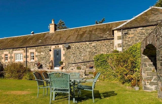 Front view of Meikle Cottage