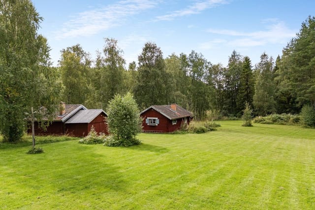Main house and lakeside view