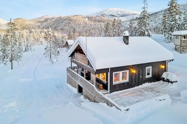 Welcome to Tovåsveien 81 // A modern cabin from 2021 surrounded by beautiful nature