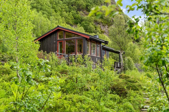 Welcome to Skulsfjordvegen 115 - Beautiful and traditional holiday home presented by Inger Alette Eira!
