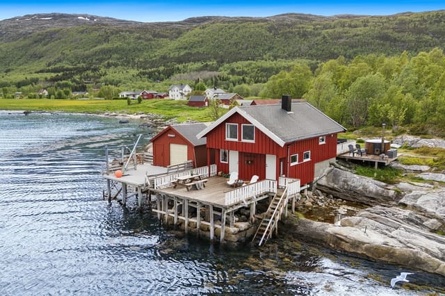 Welcome to Tårnvikveien 112, presented by Yngve Holand for DNB Eiendom.