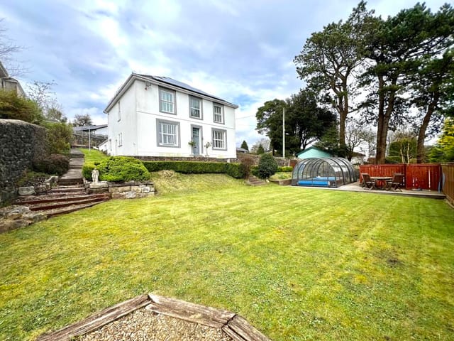 Front view of the property