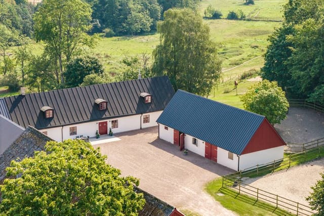 Front view of the property and stables