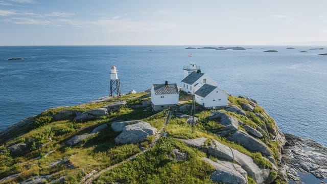 Henningsvær Lighthouse exterior