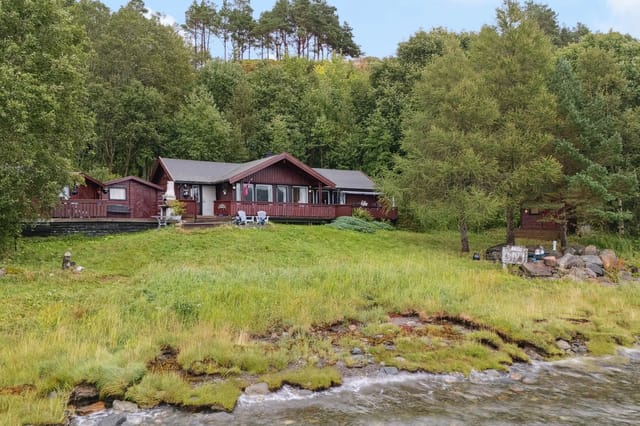Welcome to Selnesveien 173. Fantastic location right on the seafront and shielded from view.