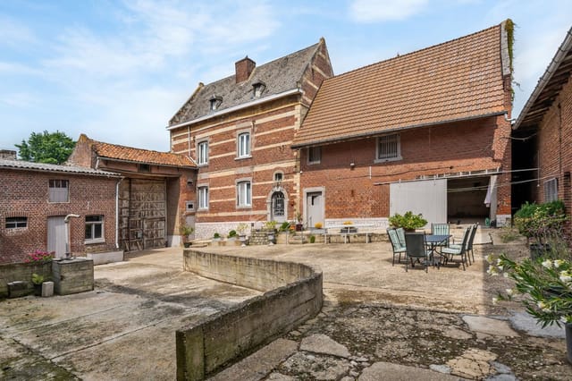 Front view of Papestraat 10