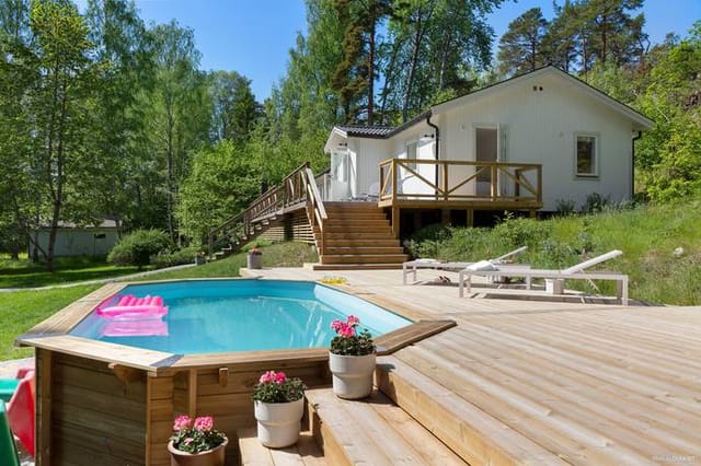 Front view of the villa and pool