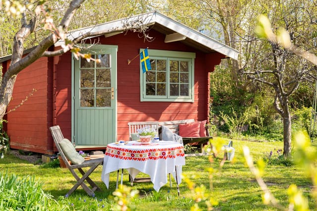 Exterior view of the cottage and garden
