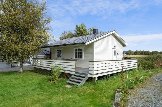 Welcome to Kapstøveien 30 in beautiful Saltstraumen. A great holiday property with a nice and central location, and short distance to wonderful fishing and hiking areas.