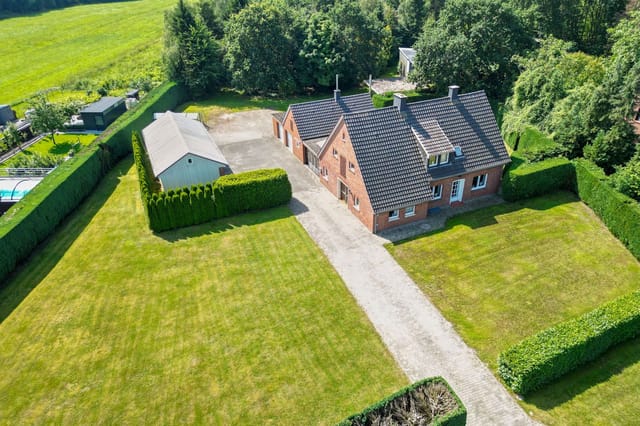 Front view of Schwarzer Weg 109