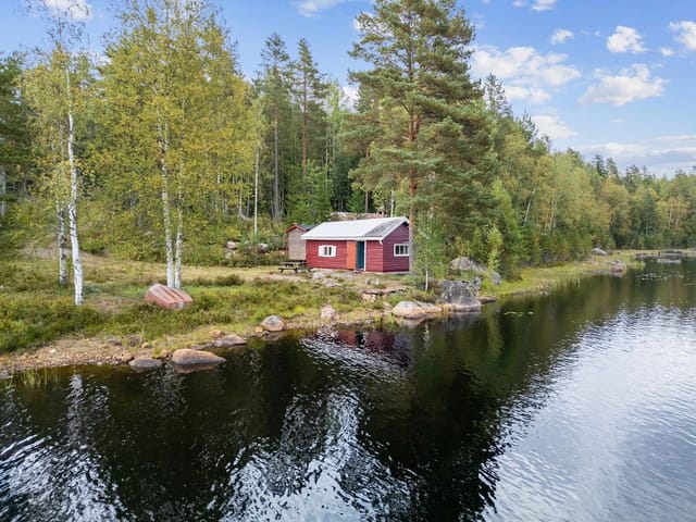 The property by Langtjernet, secluded in scenic surroundings.