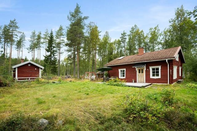 Exterior view of the timber holiday home
