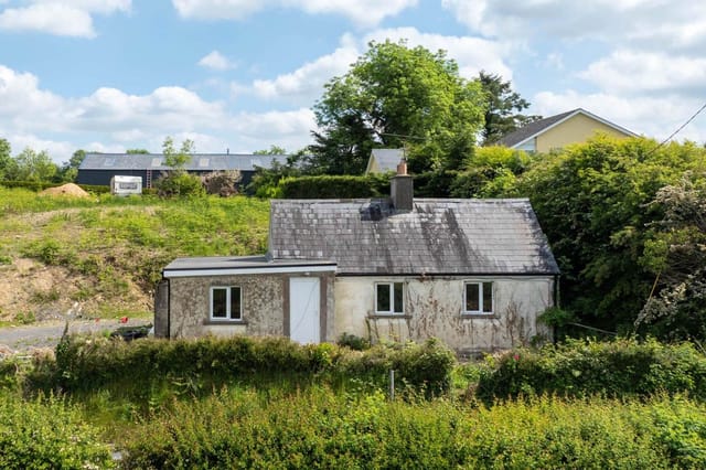 Front view of Corlurgan cottage