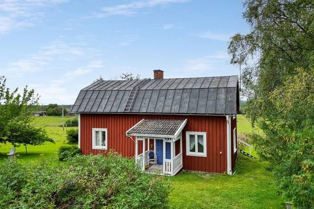 Front view of the cottage