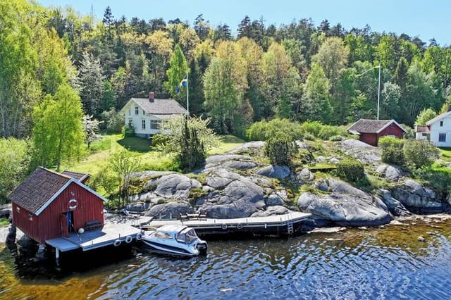 Exterior view of the house and garden
