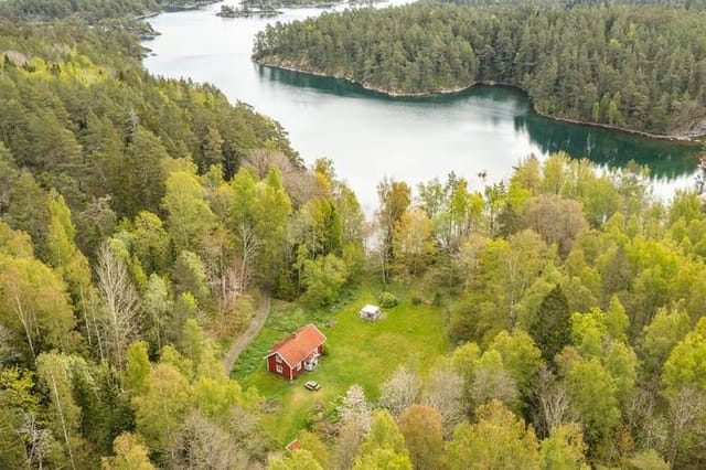 Exterior view of the cottage and garden