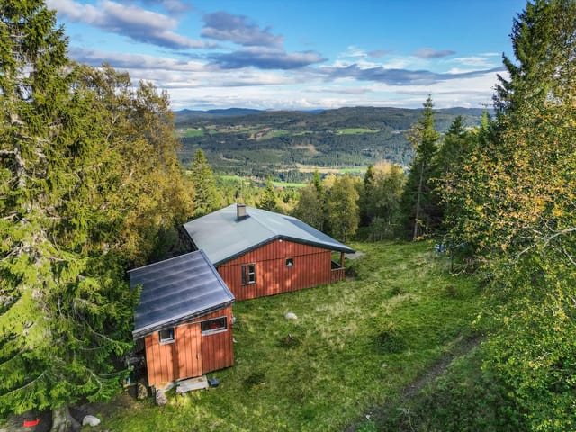 Welcome to this secluded property, right by Gynnildfjellet in Soknedal!