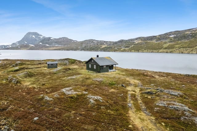 Front view of the cabin at Kvalsunddalen 96
