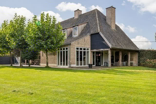 Front view of Schuivenoord 2