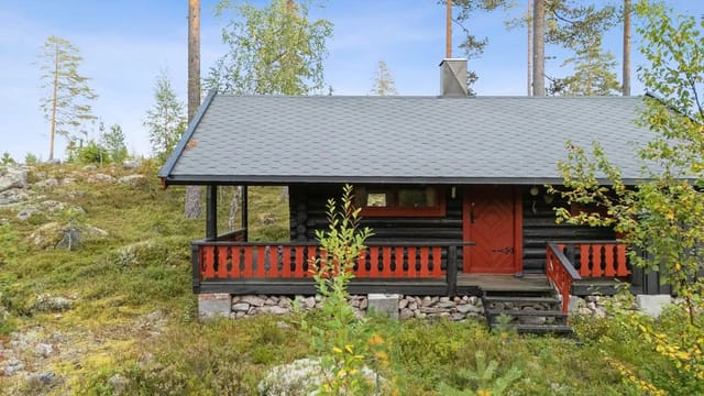 A charming leisure property built with a reconstructed log frame from 1979.