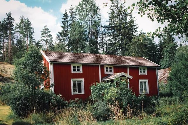 Front view of the country home