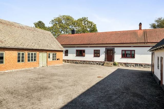Front view of the farmhouse and courtyard