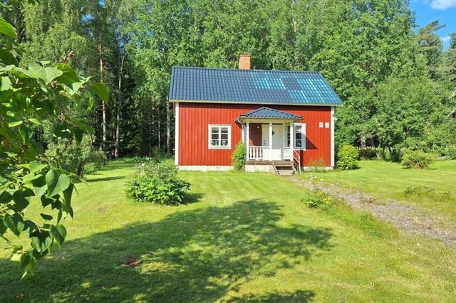 Front view of the cottage