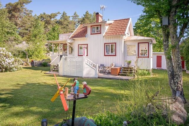 Front view of the summer cottage