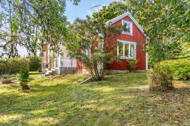 Front view of the cottage