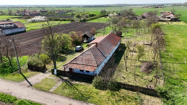 Front view of Mikszáth út 1