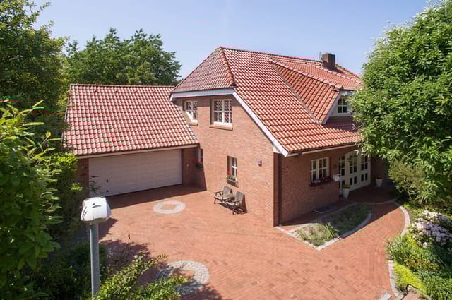 Front view of Ebereschenweg 26