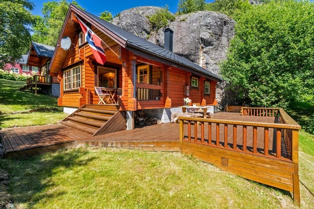 Welcome to Hagabekk 102! Beautiful cabin built in 1999 with annex from 2015