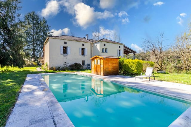 Front view of the villa and garden