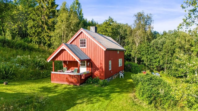 Beautiful holiday home over two floors at Ustjåren.