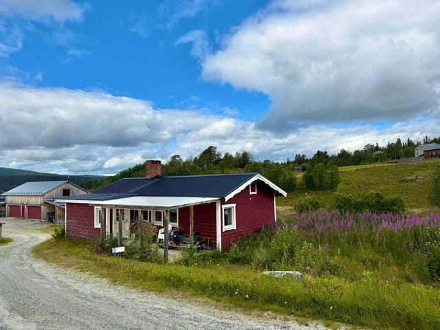 Exterior view of the cabin with mountain backdrop