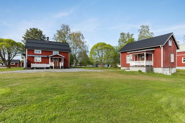 Front view of the country home