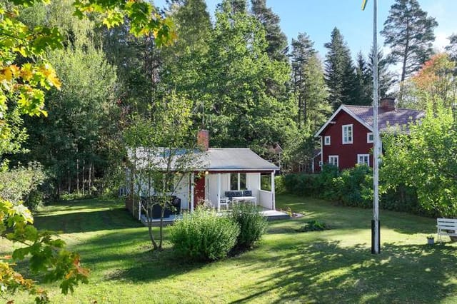Exterior view of the cottage and garden