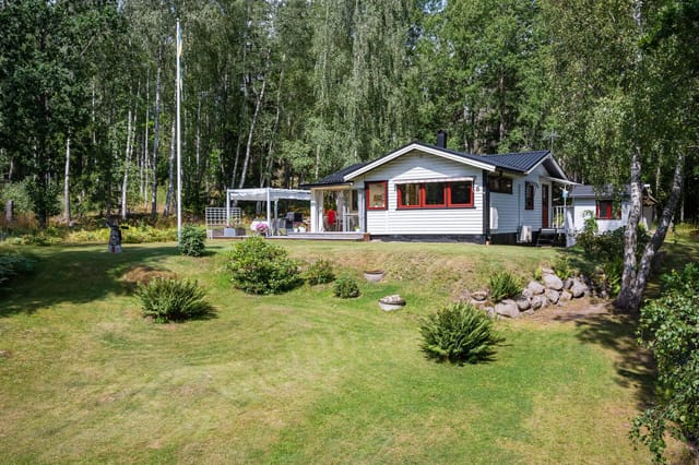 Exterior view of Lövviksvägen 6