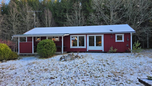 Front view of Skogsstugan Putsered 64