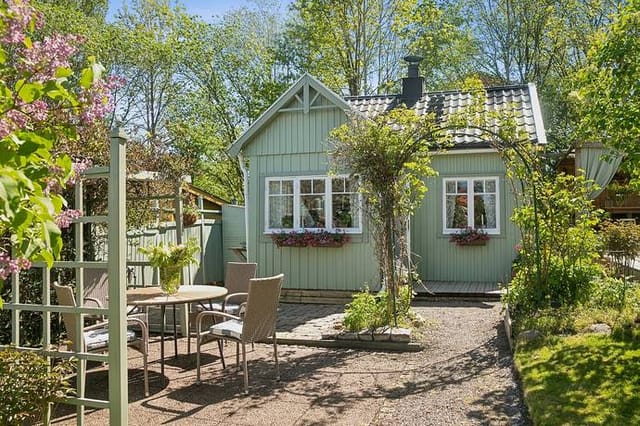 Exterior view of the cottage and garden