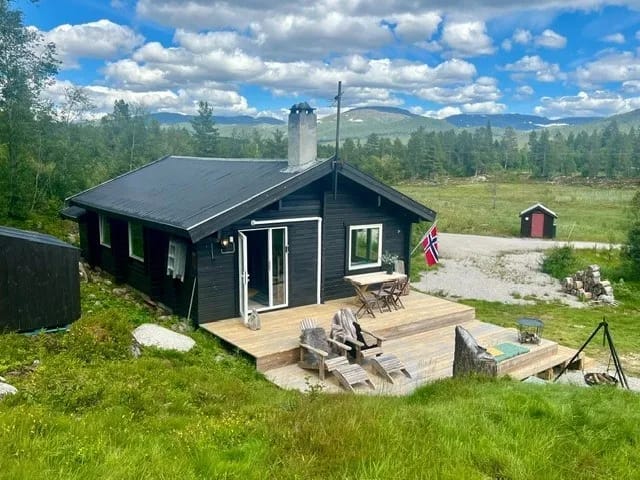 Cabin facade with mountain views