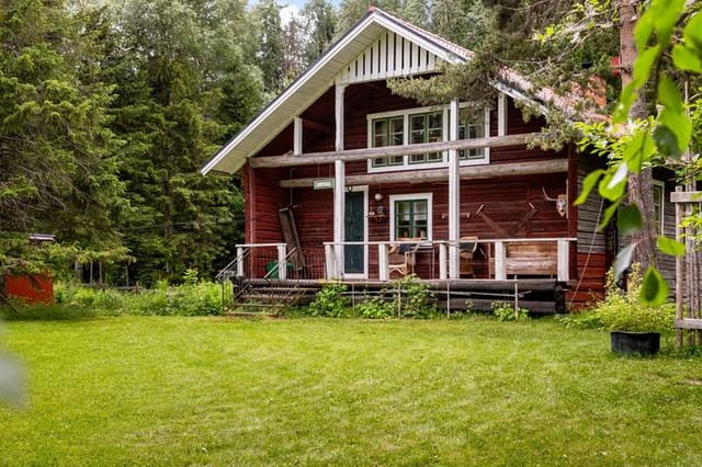 Front view of the timber holiday home