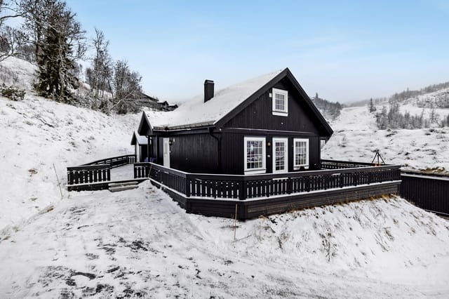 Welcome to Nordsida 6 - a modern holiday home built in 2019 with ski in/out access to the ski slopes.