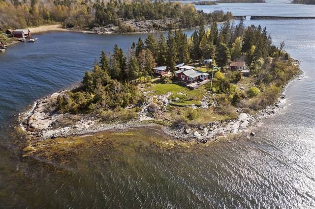 Main house and island view